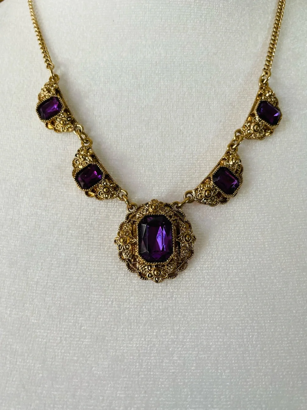 Gorgeous Gold-Tone Necklace with Purple Glass Stones Antique Look Necklace
